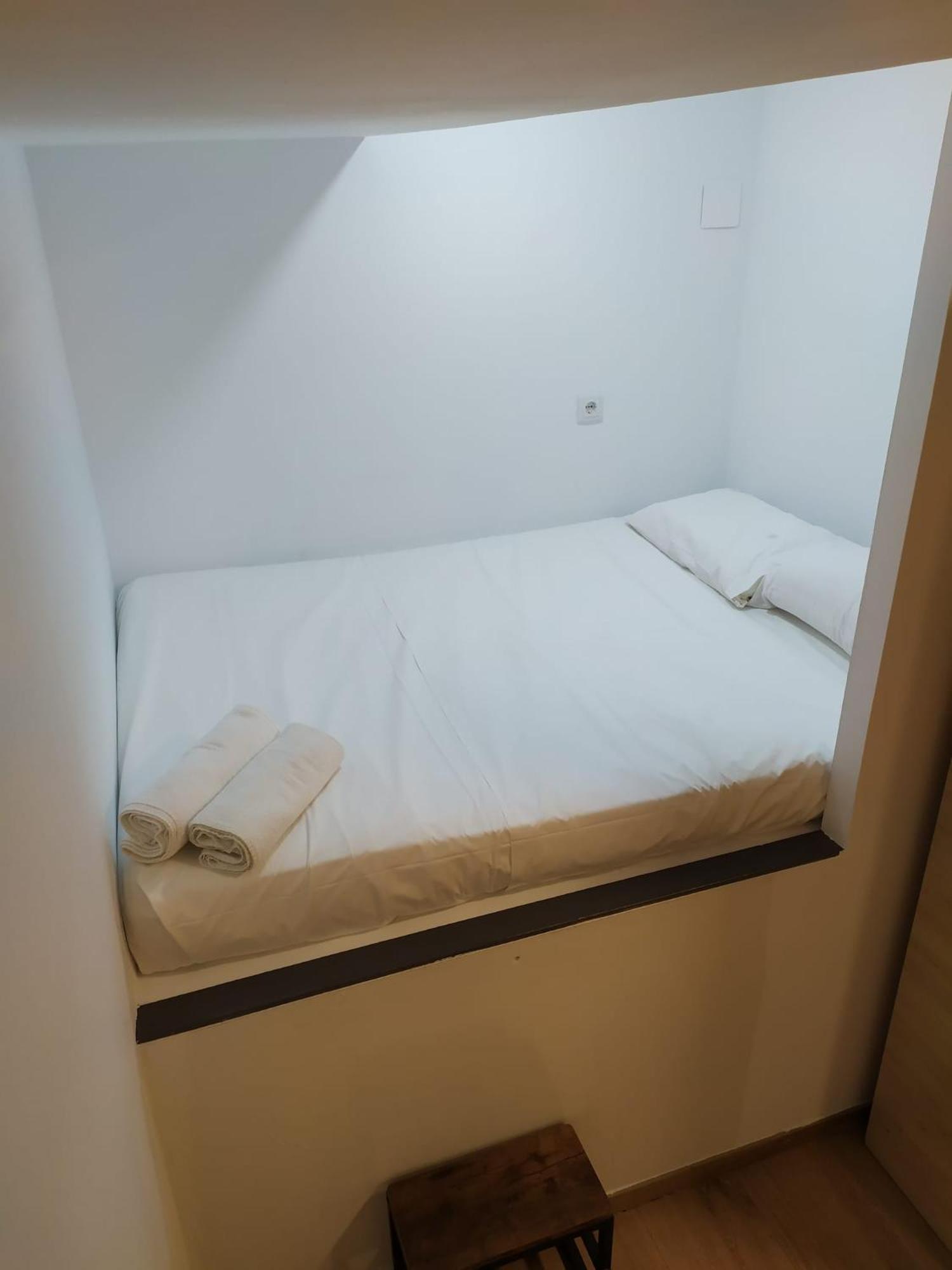 Beach & Arts Hostel Валенсия Экстерьер фото