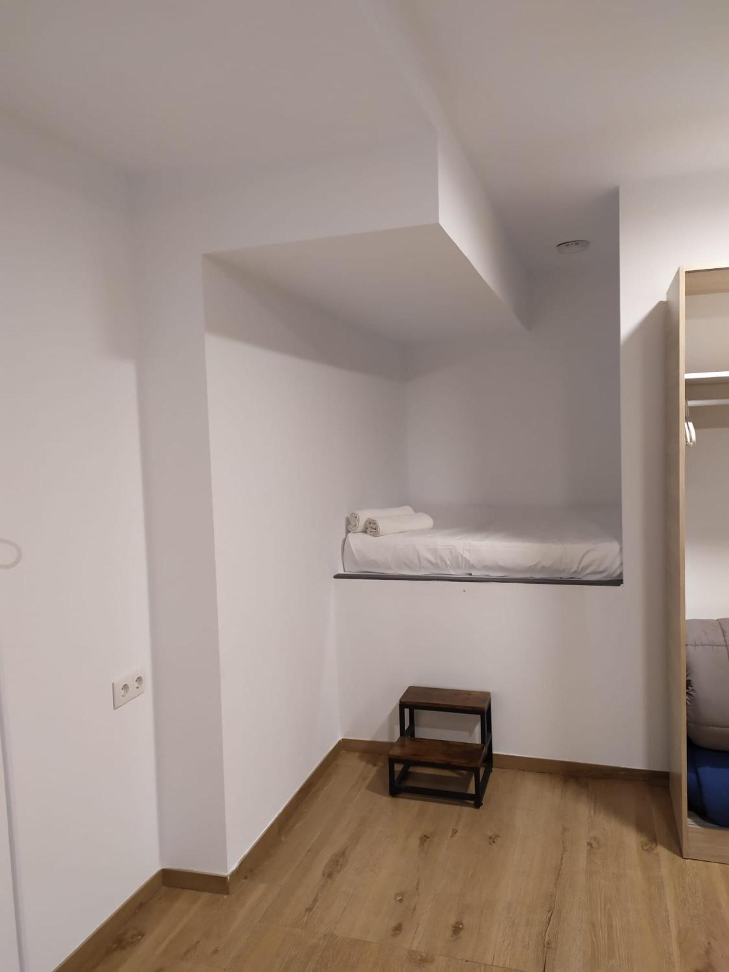 Beach & Arts Hostel Валенсия Экстерьер фото