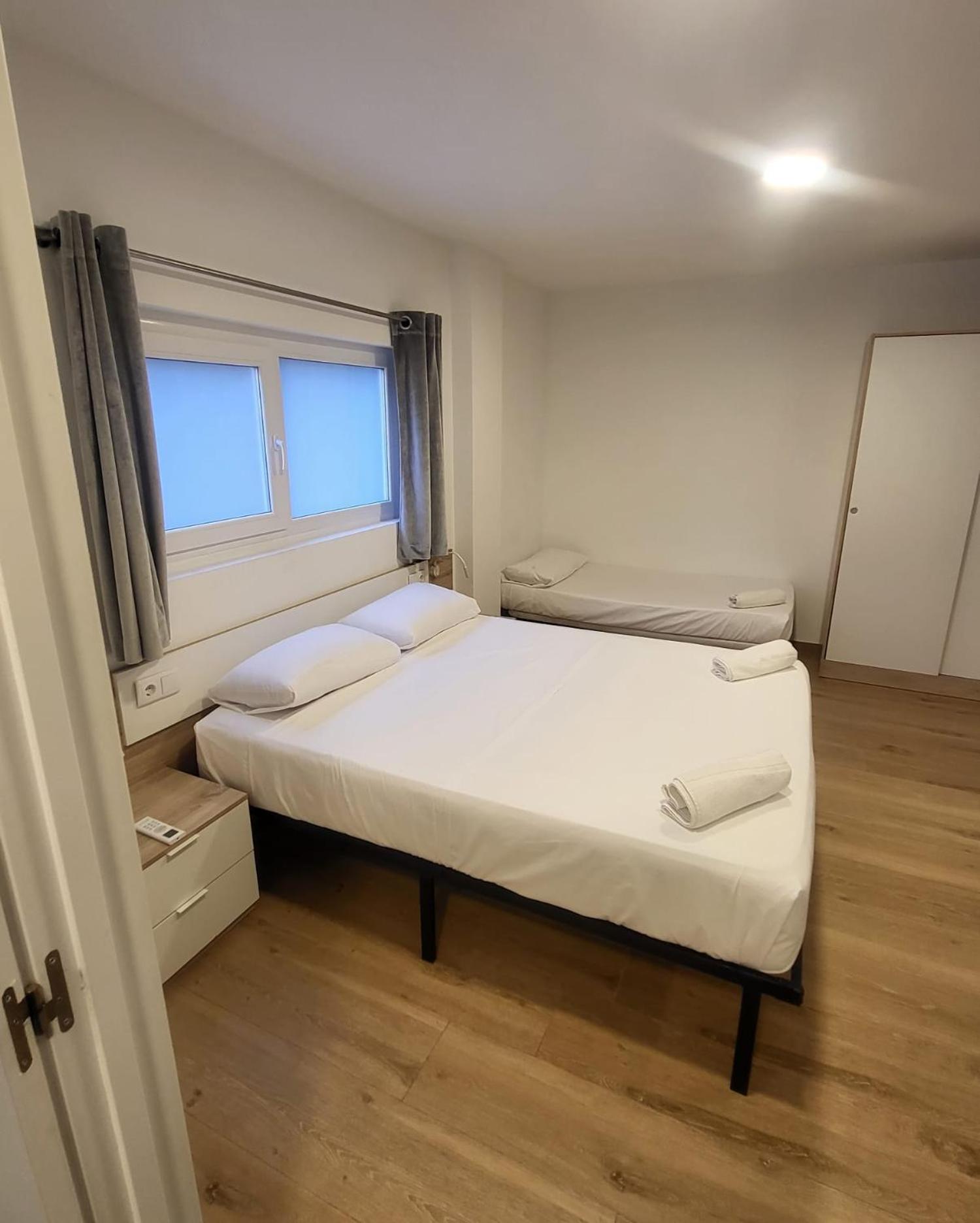Beach & Arts Hostel Валенсия Экстерьер фото