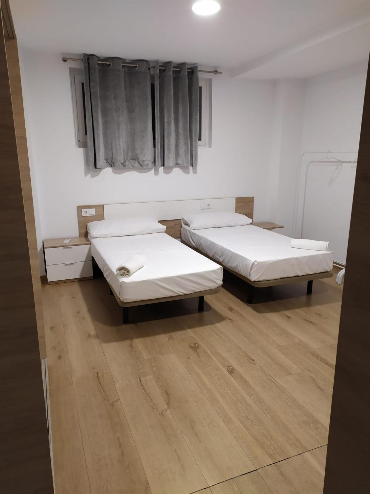 Beach & Arts Hostel Валенсия Экстерьер фото