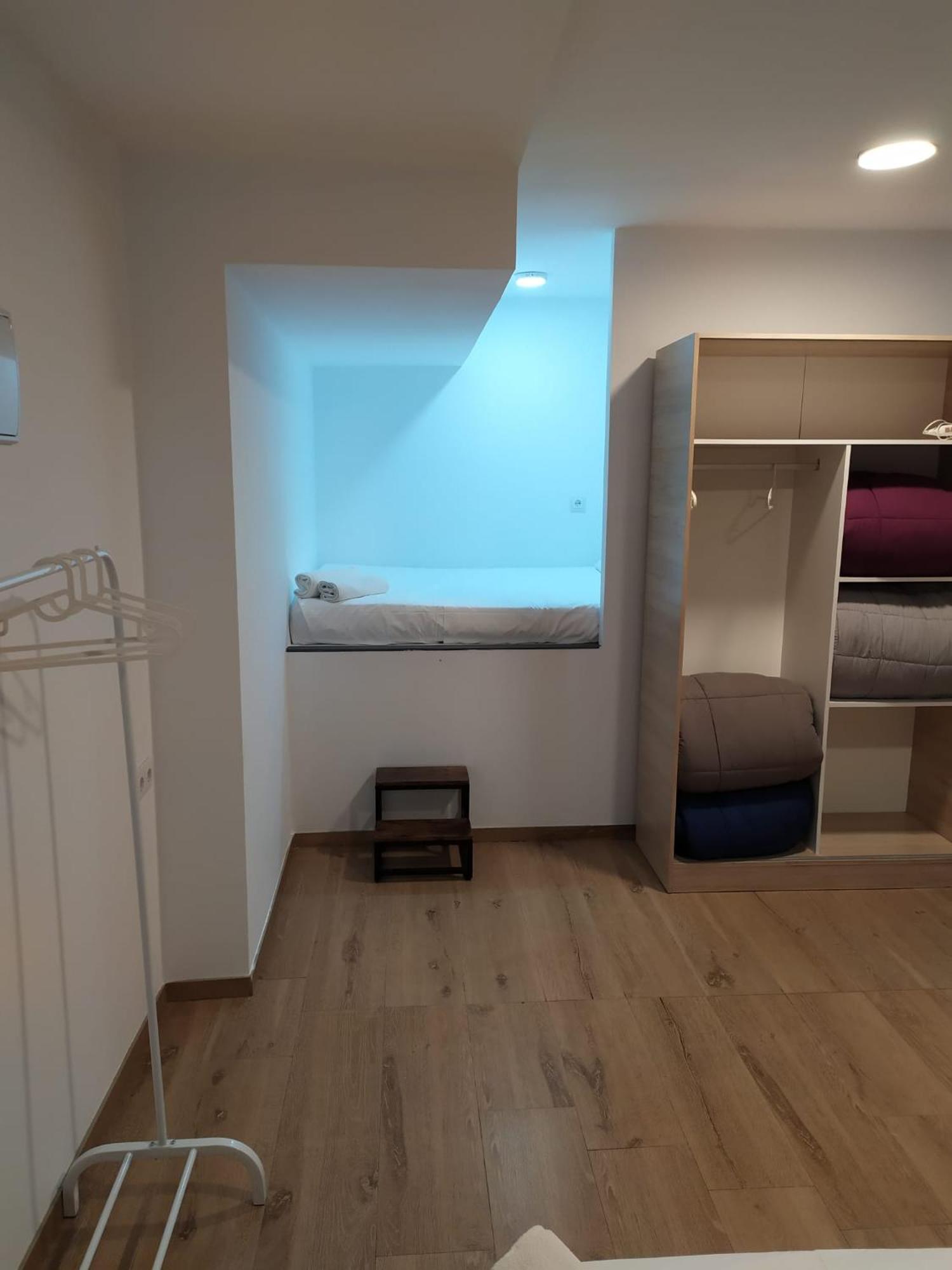 Beach & Arts Hostel Валенсия Экстерьер фото