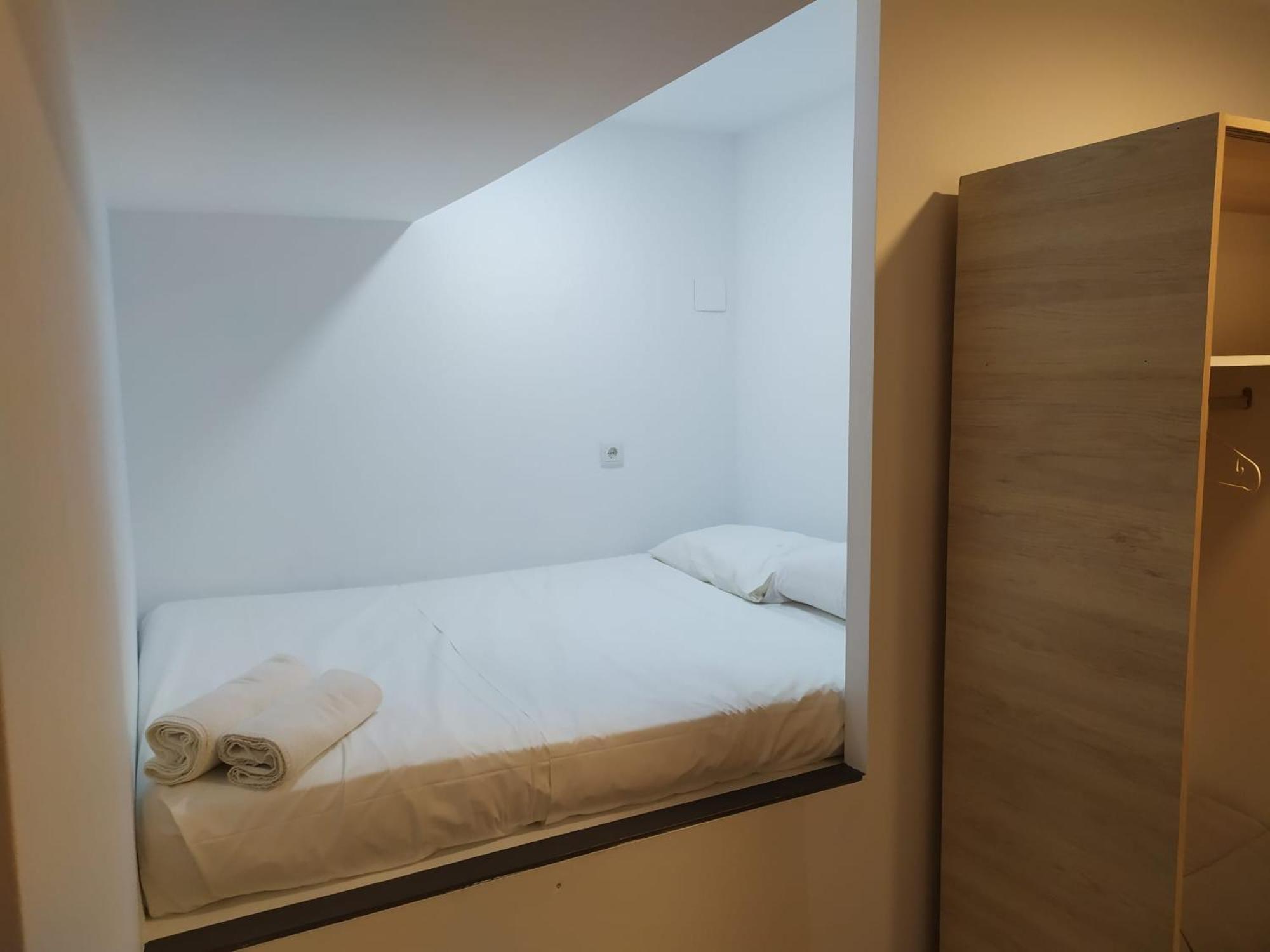 Beach & Arts Hostel Валенсия Экстерьер фото