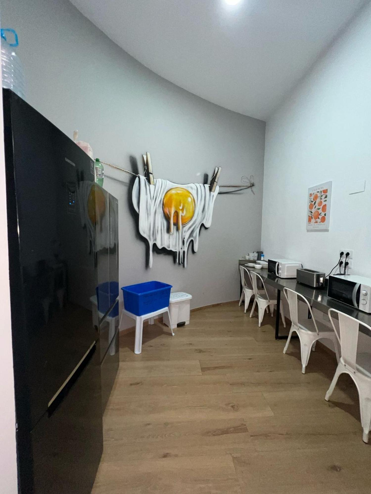 Beach & Arts Hostel Валенсия Экстерьер фото